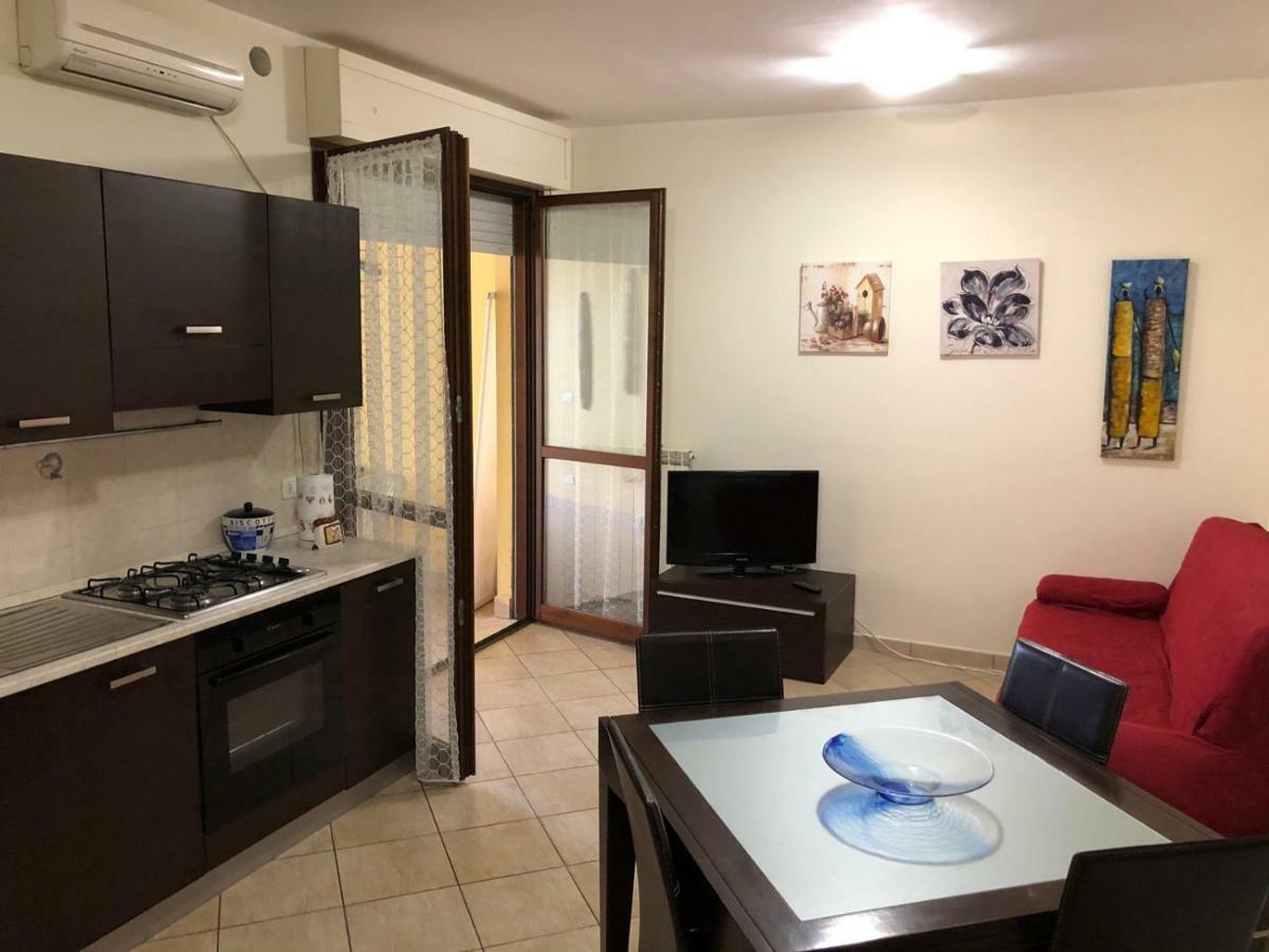 Bellissimo bilocale centrale Latina Esterno foto